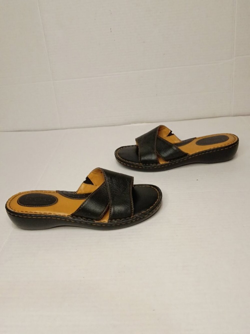 b.o.c. Born Concept Black Leather Crisscross Slide Sandals Size 8 - Picture 2 of 11